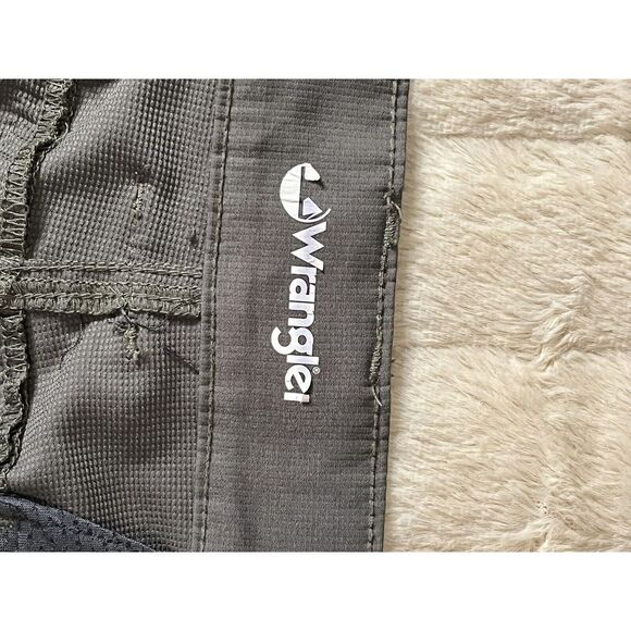 Wrangler Cargo Shorts - Men 44 -Hiking Performance Fishing, Gray NW926sb Comfort - Picture 4 of 8